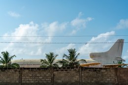 Abandoned-aircraft;-Airplane-wreck;-Barakah;-Benin;-Boundary-wall;-Cadjéhoun-Beach;-Coconut-palm;-Cotonou;-Cotonou-airport;-Kaleidos;-Kaleidos-images;-La-parole-à-limage;-Lockheed-L-1011;-Power-line;-Tarek-Charara;-TriStar;-West-Africa
