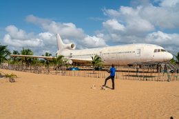 Abandoned-aircraft;-Airplane-wreck;-Barakah;-Benin;-Cadjéhoun-Beach;-Coconut-palm;-Cotonou;-Cotonou-airport;-Daily-life;-Kaleidos;-Kaleidos-images;-La-parole-à-limage;-Lockheed-L-1011;-Man;-Mobile-phone;-Tarek-Charara;-TriStar;-West-Africa