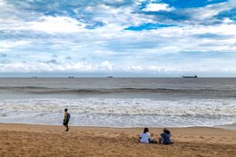 Backpack;-Beach;-Benin;-Coastline;-Corniche-Est;-Cotonou;-Dredger;-Gulf-of-Benin;-Horizon;-Kaleidos;-Kaleidos-images;-La-parole-à-limage;-People;-Sand;-Sea;-Ships;-Stories-Pictures;-Stroll;-Tarek-Charara;-Walker;-Waves;-West-Africa