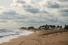 Atlantic-Ocean;-Beach;-Benin;-Busy-scene;-Cargo-ship;-Coastline;-Coconut-palm;-Cotonou;-Fidjrossè;-Figures;-Gulf-of-Guinea;-Kaleidos;-Kaleidos-images;-La-parole-à-limage;-Overcast-sky;-Route-des-Pêches;-Scattered-clouds;-Stories-Pictures;-Tarek-Charara;-West-Africa