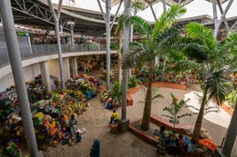Africa;-Architecture;-Arte-Charpentier;-Benin;-CASA-A-ARCHI;-Cotonou;-Elevated-view;-Fruit;-Ganhi-market;-Kaleidos;-Kaleidos-images;-La-parole-à-limage;-Market;-Palm-tree;-Stories-Pictures;-Tarek-Charara;-Trader