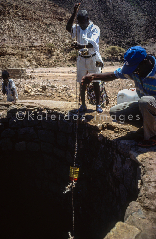 Africa;Children;Djibouti;Kaleidos;Kaleidos images;People;Tarek Charara;Water;Wells