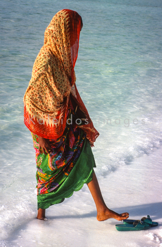 Africa;Afrique;Assal;Djibouti;Femme;Femmes;Kaleidos;Kaleidos images;Lac;Lac Assal;Lacs;Lake;Lake Assal;Lakes;Salt;Sel;Tarek Charara;Woman;Women