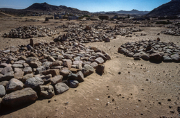 Africa;Cemetaries;Cemetary;Deserts;Djibouti;Graves;Graveyards;Islam;Kaleidos;Kaleidos-images;Landscapes;Muslims;Tarek-Charara;Tombs
