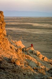Africa;Djibouti;Kaleidos;Kaleidos-images;Lake-Abbe;Lake-Abhe-Bad;Landscapes;Tarek-ChararaMan;Men;Red