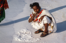 Africa;Afrique;Assal;Djibouti;Femme;Femmes;Kaleidos;Kaleidos-images;Lac;Lac-Assal;Lacs;Lake;Lake-Assal;Lakes;Salt;Sel;Tarek-Charara;Woman;Women