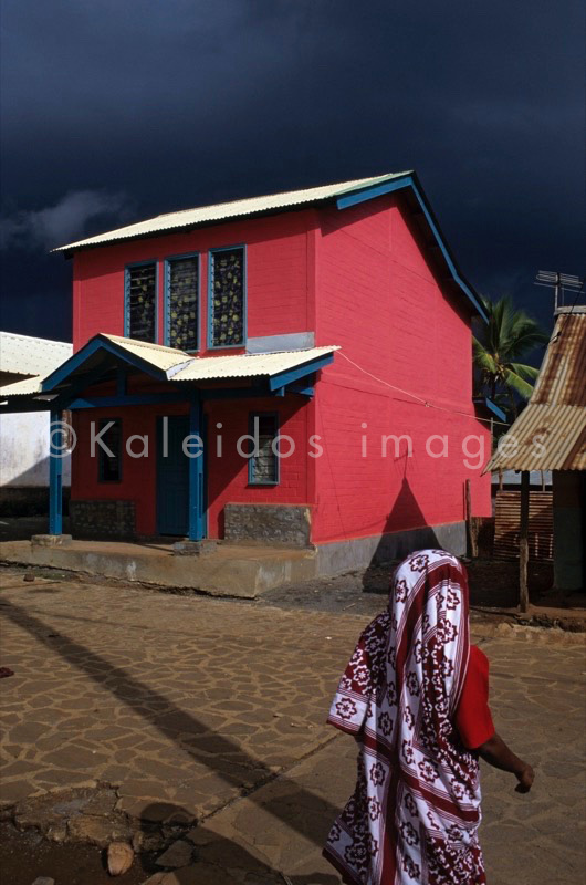 Mayotte;Comoros;Dwellings;Tropical;Houses;Africa;Architecture;Woman;Women