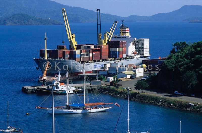 Mayotte;Comoros;Longoni;Ports;Container carrier;SEAL USARAMO;Deutsche Afrika Linien;Containers;Ships