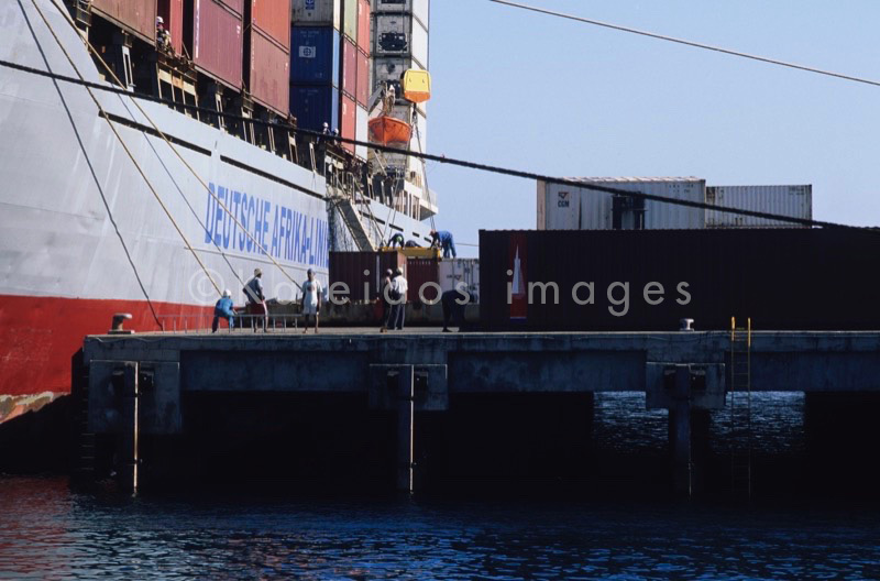 Mayotte;Comoros;Longoni;Ports;Container carrier;SEAL USARAMO;Deutsche Afrika Linien;Containers;Ships