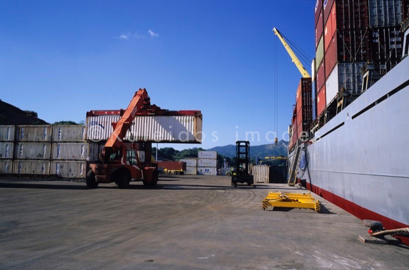Mayotte;Comoros;Longoni;Ports;Container carrier;SEAL USARAMO;Deutsche Afrika Linien;Containers;Ships