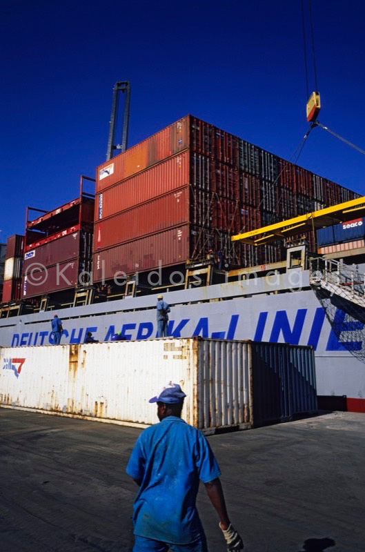 Mayotte;Comoros;Longoni;Ports;Container carrier;SEAL USARAMO;Deutsche Afrika Linien;Containers;Ships