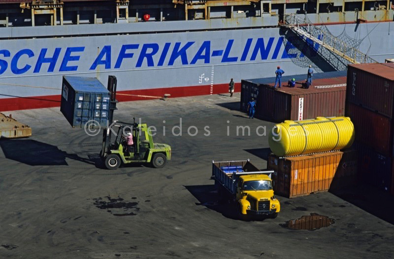 Mayotte;Comoros;Longoni;Ports;Container carrier;SEAL USARAMO;Deutsche Afrika Linien;Containers;Ships