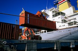 Cargo-ship;-Comoros-Archipelago;-Container;-France;-Handling;-Indian-Ocean;-Kaleidos;-Kaleidos-images;-La-parole-à-limage;-Laurent-Abad;-Maritime-transport;-Mayotte;-Port;-Quay;-Reach-stacker;-Stories-Pictures