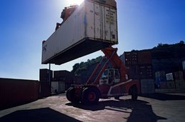 Backlight;-Comoros-Archipelago;-Container;-France;-Handling;-Indian-Ocean;-Kaleidos;-Kaleidos-images;-La-parole-à-limage;-Laurent-Abad;-Maritime-transport;-Mayotte;-Port;-Reach-stacker;-Silhouette;-Stories-Pictures
