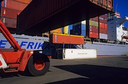 Afrika-Linie;-Comoros-Archipelago;-Container;-France;-Indian-Ocean;-Kaleidos;-Kaleidos-images;-La-parole-à-limage;-Laurent-Abad;-Maritime-transport;-Mayotte;-Polish-Ocean-Lines;-Port;-Quay;-Reach-stacker;-Stories-Pictures