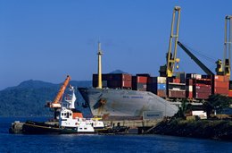 Cargo-ship;-Comoros-Archipelago;-Cranes;-France;-Hills;-Indian-Ocean;-Kaleidos;-Kaleidos-images;-La-parole-à-limage;-Laurent-Abad;-Maritime-transport;-Mayotte;-Port;-Seal-Usaramo;-Stories-Pictures;-Tugboat
