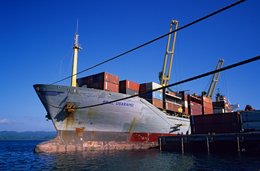 Cables;-Cargo-ship;-Comoros-Archipelago;-Containers;-France;-Indian-Ocean;-Kaleidos;-Kaleidos-images;-La-parole-à-limage;-Laurent-Abad;-Maritime-transport;-Mayotte;-Port;-Quay;-Seal-Usaramo;-Stories-Pictures
