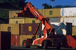 Comoros-Archipelago;-Containers;-France;-Genstar;-Handling;-Indian-Ocean;-Kaleidos;-Kaleidos-images;-La-parole-à-limage;-Laurent-Abad;-Maritime-transport;-Mayotte;-MSC;-Port;-Reach-stacker;-Stories-Pictures