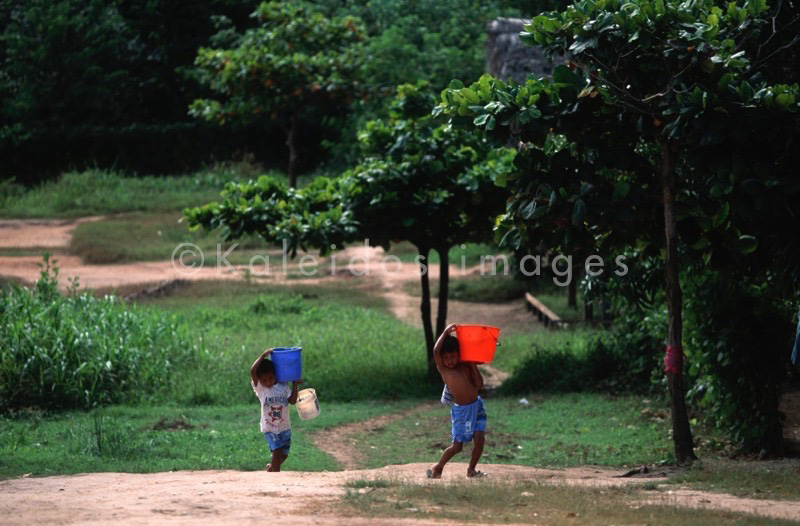 Ayahuasca,Hervé Merliac,Kaleidos images;La parole à l'image;Children;Water