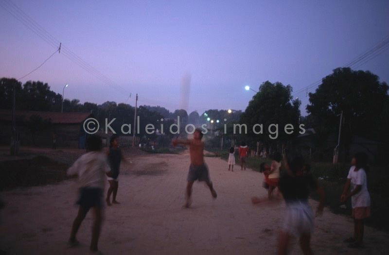 Hervé Merliac,Kaleidos images;La parole à l'image;Children;Play;Playing;Outside;Games