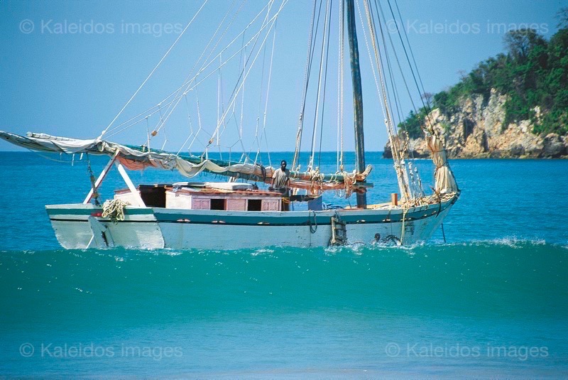 Boats;Haiti;Kaleidos;Kaleidos images;Katherine-Marie Pagé;Katherine-Marie-François;La parole à l'image;Man;Men;Sails;Seas