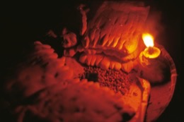 Haiti;Kaleidos;Kaleidos-images;Katherine-Marie-Pagé;Katherine-Marie-François;La-parole-à-limage;Lamps;Oil-lamps