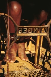 Feet;Foot;Haiti;Kaleidos;Kaleidos-images;Katherine-Marie-Pagé;Katherine-Marie-François;La-parole-à-limage;Sewing;Sewing-Machine;Singer