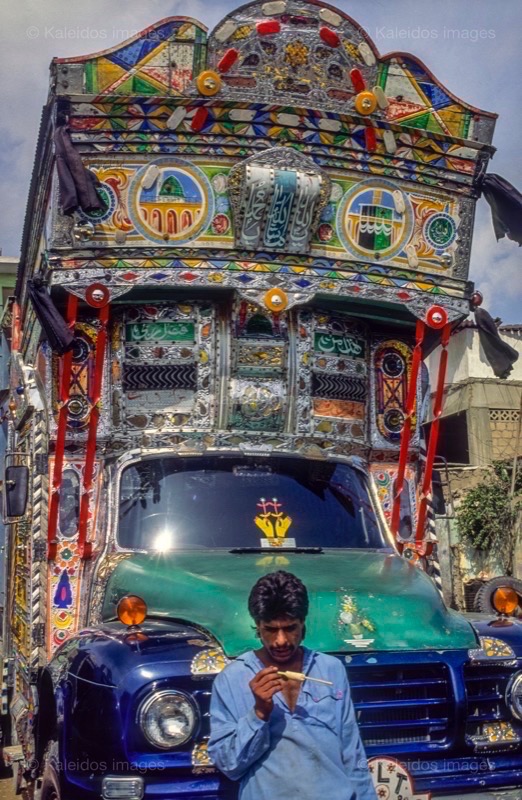 Kaleidos;Kaleidos images;Karachi;La parole à l'image;Pakistan;Philippe Guéry;Sind;Truck Art;Trucks;Vehicles