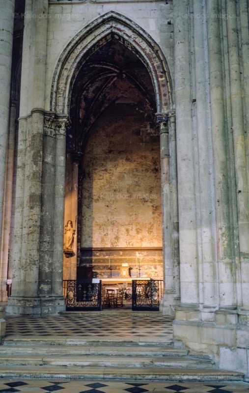 Altars;Architecture;Beauvais;Cathedrals;Catholic;Christianity;Christians;Churches;Cults;Gothic;Interiors;Kaleidos;Kaleidos images;La parole à l'image;Picardie;Places of worship;Tarek Charara;Oise