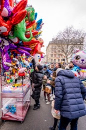 Belleville;Chinese-New-Year;France;Kaleidos;Kaleidos-images;La-parole-à-limage;Lunar-New-Year;Paris;Paris-19;Paris-XIX;Tarek-Charara;Balloons;Street-vendors;Sellers