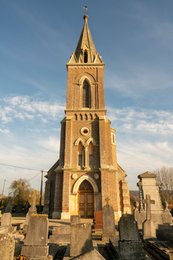 Architectural-heritage;-Brick;-Calvados;-Cemetery;-Church;-Church-of-Saint-Honorina;-Church-tower;-Crosses;-France;-Gravestones;-Kaleidos;-Kaleidos-images;-La-parole-à-limage;-Normandy;-Places-of-worship;-Religious-architecture;-Religious-heritage;-Saint-Pierre-en-Auge;-Stories-Pictures;-Tarek-Charara;-Tombstones