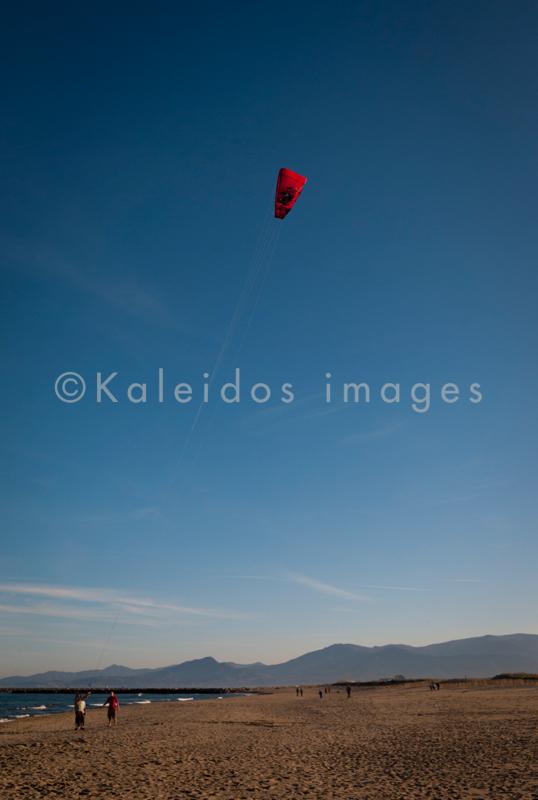 Beach, Beaches, Blue, Kaleidos, Kaleidos images, Kites, Landscapes, Mediterranean, Mediterranean Sea, Rouge, Tarek Charara,Red