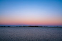 France;Full-moon;Lake-of-Villeneuve;Lake-of-Villeneuve-de-la-Raho;Lakes;Pyrénées-orientales;Roussillon;Sunsets