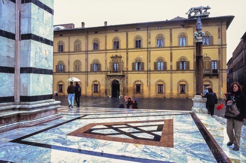 Architecture;Bernardo Buontalenti;Italy;Kaleidos;Kaleidos images;La parole à l'image;Philippe Guery;Palazzo Petrucci;Rain;Renaissance Architecture;Siena