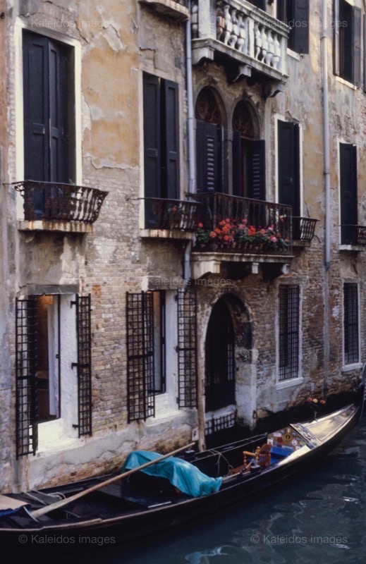 Boats;Désirée Sadek;Gondolas;Italy;Kaleidos images;La parole à l'image;Rowing Boats;Venice;Water transport