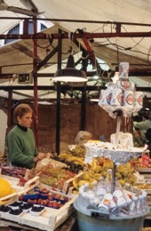Désirée-Sadek;Italie;Italy;Kaleidos-images;La-parole-à-limage;Marchés;Markets;Salesman;Saleswoman;Saleswomen;Vendeurs;Vendeuses;Venice;VeniseDésirée-Sadek;Italy;Kaleidos-images;La-parole-à-limage;Markets;Salesman;Saleswoman;Saleswomen;Venice