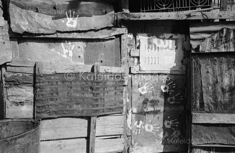 Architecture;Constructions;Handprints;Hands;Imprints;Kaleidos images;Palestinian Refugees;Palestinians;Refugee camps;Shanty Towns;Shatila;Tarek Charara
