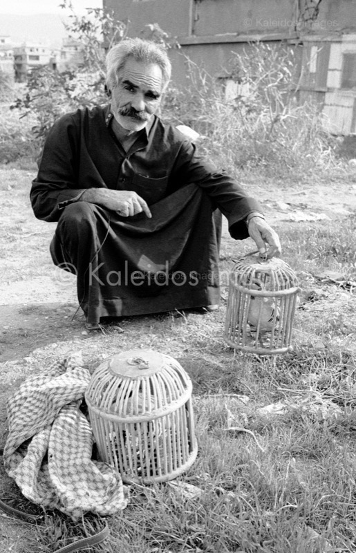 Birds;Bird cages;Cages;Kaleidos images;Man;Men;Palestinian Refugees;Palestinians;Refugee camps;Shanty Towns;Shatila;Tarek Charara