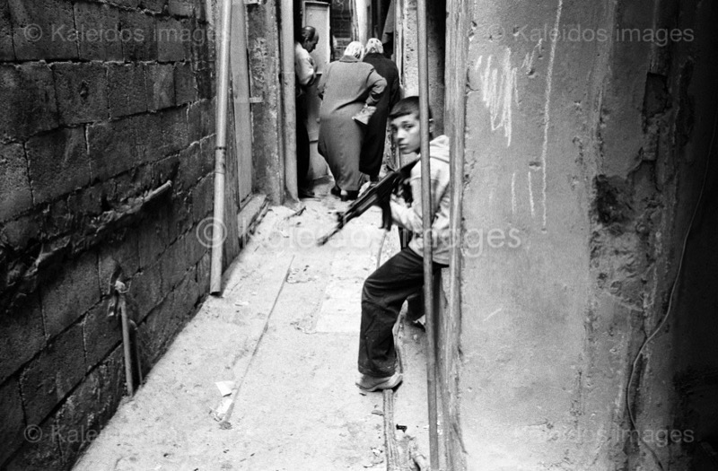 Alleys;Children Boys;Kaleidos images;Machine gun;Palestinian Refugees;Palestinians;Play;Refugee camps;Shatila;Tarek Charara;Toys;UNRWA;Assault rifle;Guns;Machine guns