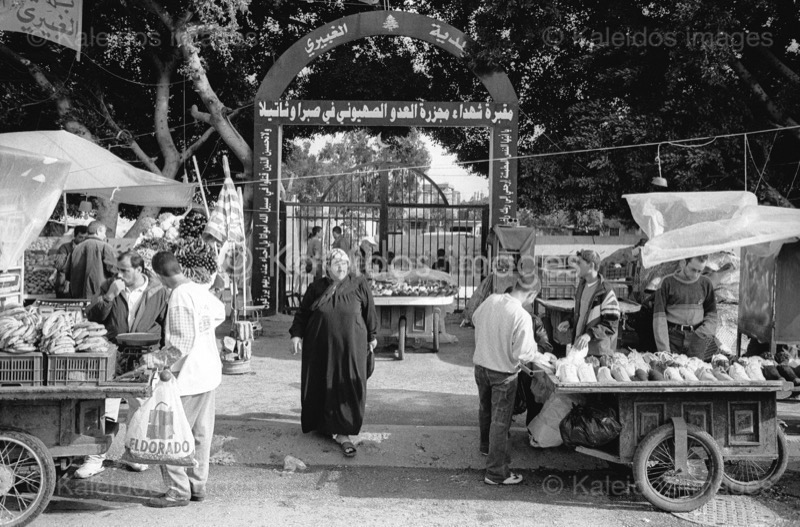 Kaleidos images;Palestinian Refugees;Palestinians;Refugee camps;Shatila;Tarek Charara;Street vendor;Street vendors;Peddlers;Woman;Women