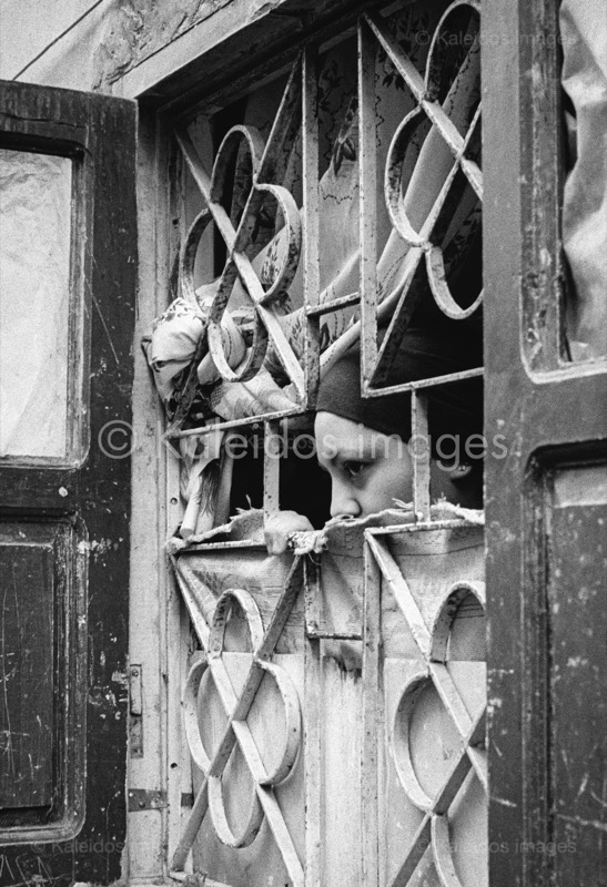 Architecture;Kaleidos images;Palestinian Refugees;Palestinians;Refugee camps;Shatila;Tarek Charara;UNRWA;Windows;Woman;Women