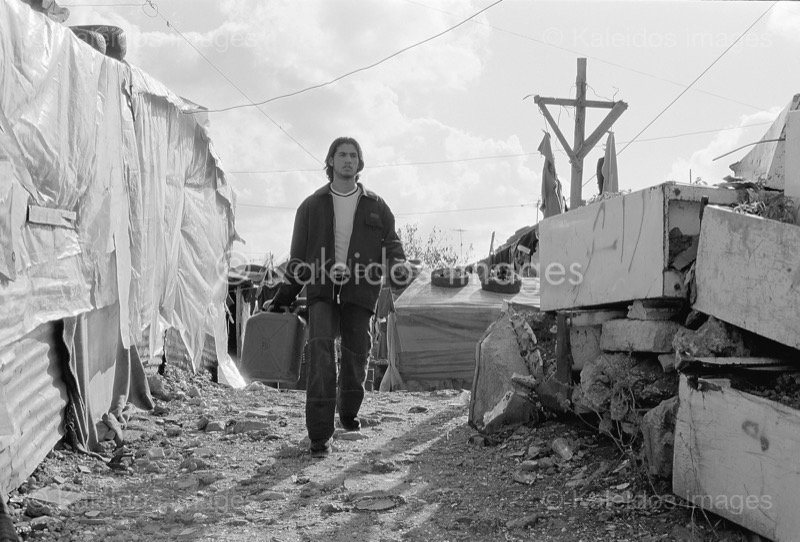 Kaleidos images;Man;Men;Palestinian Refugees;Palestinians;Refugee camps;Shanty Towns;Shatila;Tarek Charara