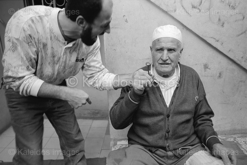 Documents;Kaleidos images;Palestinian Refugees;Palestinians;Refugee camps;Shatila;Tarek Charara;UNRWA;Man;Men