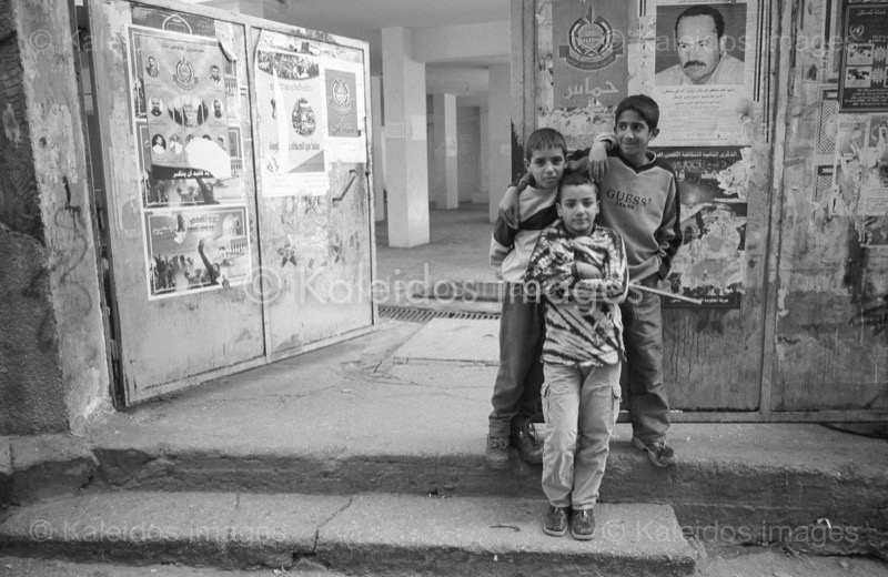 Boys;Children;Friends;Friendship;Games;Kaleidos images;Kids;Palestinian Refugees;Palestinians;Play;Refugee camps;Shatila;Tarek Charara;UNRWA