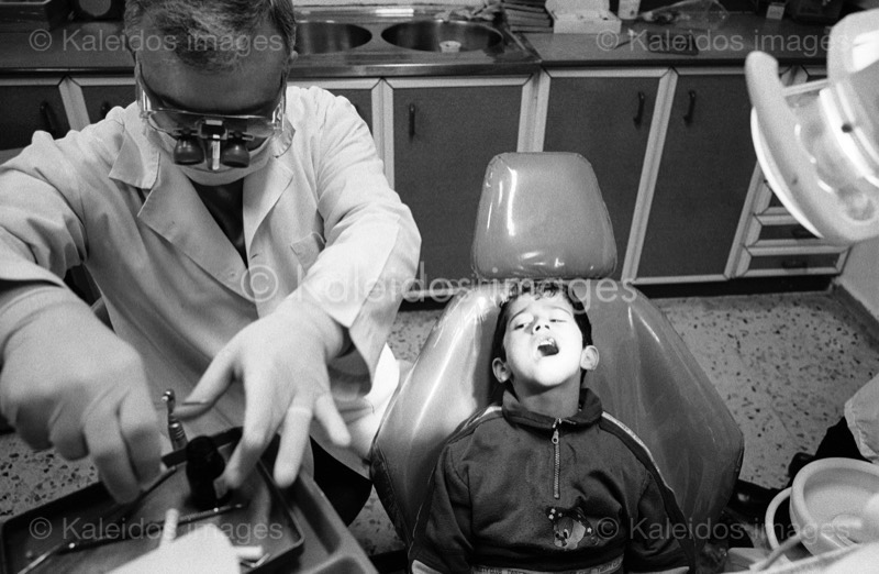 Beit Atfal Assoumoud;Boys;Children;Dentists;
Girls;Kaleidos images;Palestinian Refugees;Palestinians;Refugee camps;Shatila;Tarek Charara;UNRWA