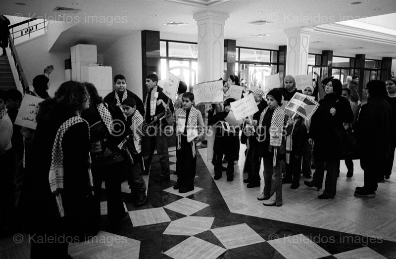 Boys;Children;Demonstrations;Kaleidos images;Keffiyeh;Palestinian Refugees;Palestinians;Shatila;Tarek Charara