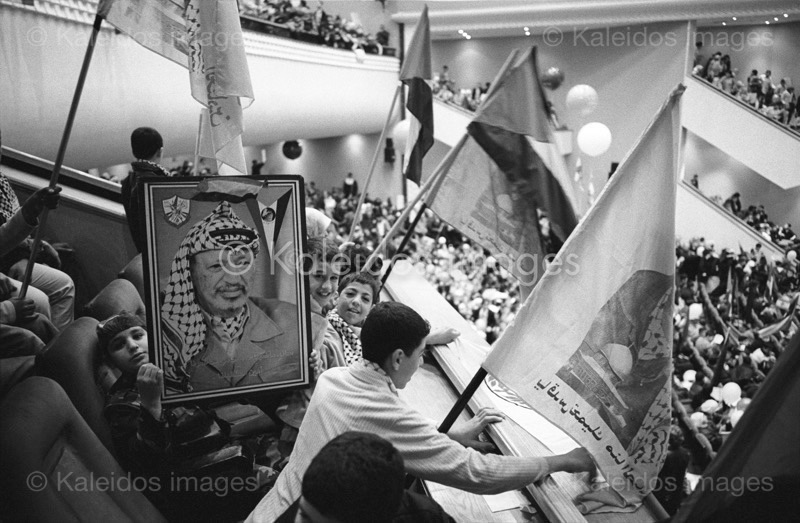 Boys;Children;Demonstrations;Kaleidos images;Keffiyeh;Palestinian Refugees;Palestinians;Shatila;Tarek Charara;Flags;Arafat;Yasser Arafat;Yassir Arafat