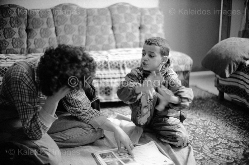 Camps de refugiés;Chatila;Devoirs;Homework;Kaleidos images;Mona Al Hindawi;Mona Hindawi;Nidal Al Hindawi;Nidal Hindawi;Palestinian Refugees;Palestinians;Palestiniens;Refugee camps;Réfugiés palestiniens;Shatila;Tarek Charara;UNRWA