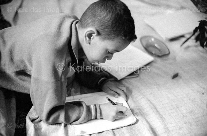 Camps de refugiés;Chatila;Devoirs;Homework;Jihad Al Hindawi;Jihad Hindawi;Kaleidos images;Palestinian Refugees;Palestinians;Palestiniens;Refugee camps;Réfugiés palestiniens;Shatila;Tarek Charara;UNRWA