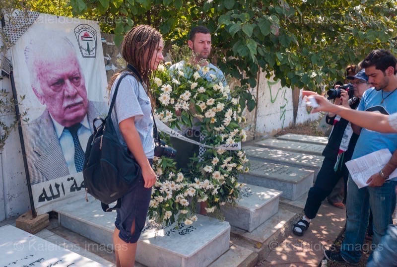 Chafiq al-Hout;Graves;Graveyards;Kaleidos images;La parole à l'image;Palestinian Refugees;Palestinians;Refugee camps;Shafiq al-Hout;Shafiq al-Hut;Shatila;Tarek Charara;Tombs;UNRWA
